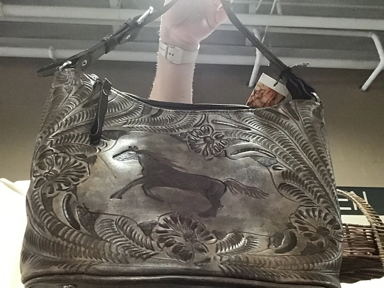 AW104 - Leather Purse w/horse