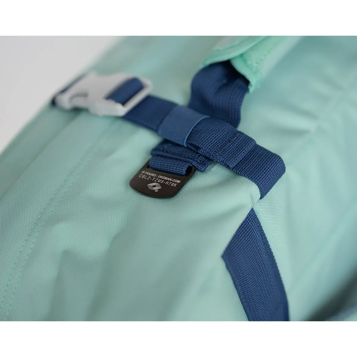 CabinZero Classic 44L (Green Lagoon)