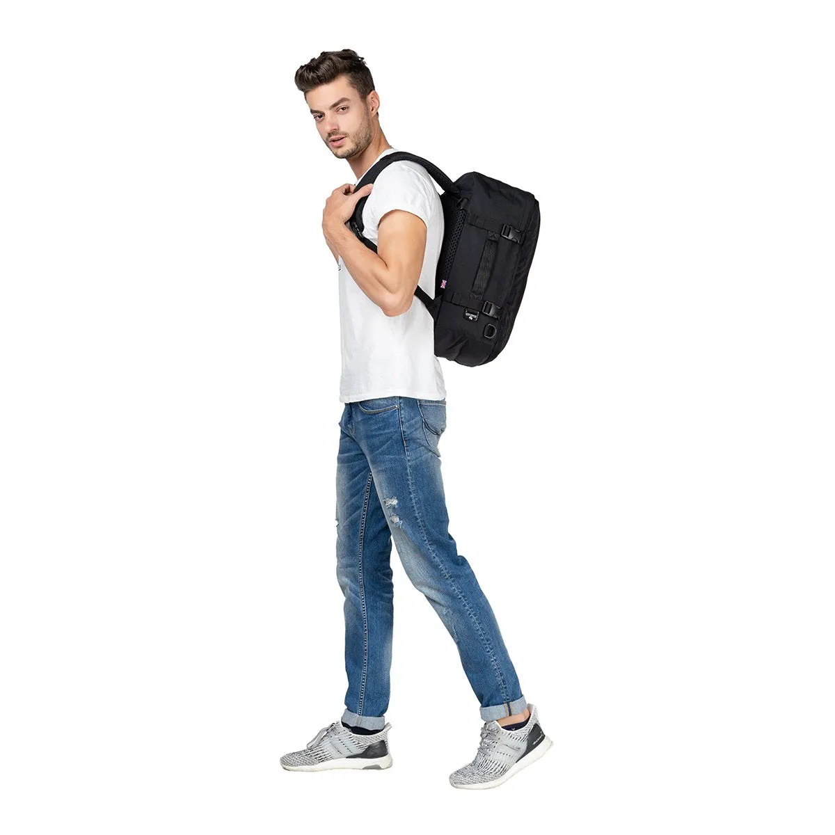 CabinZero Classic Plus 32L (Absolute Black)