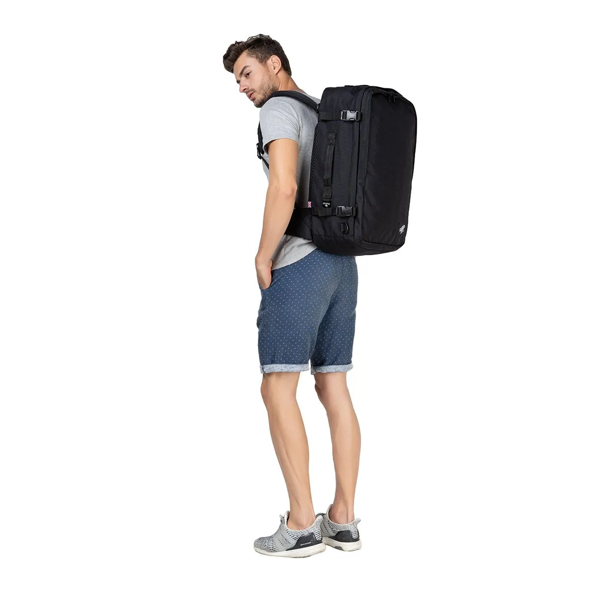 CabinZero Classic Pro 42L (Absolute Black)