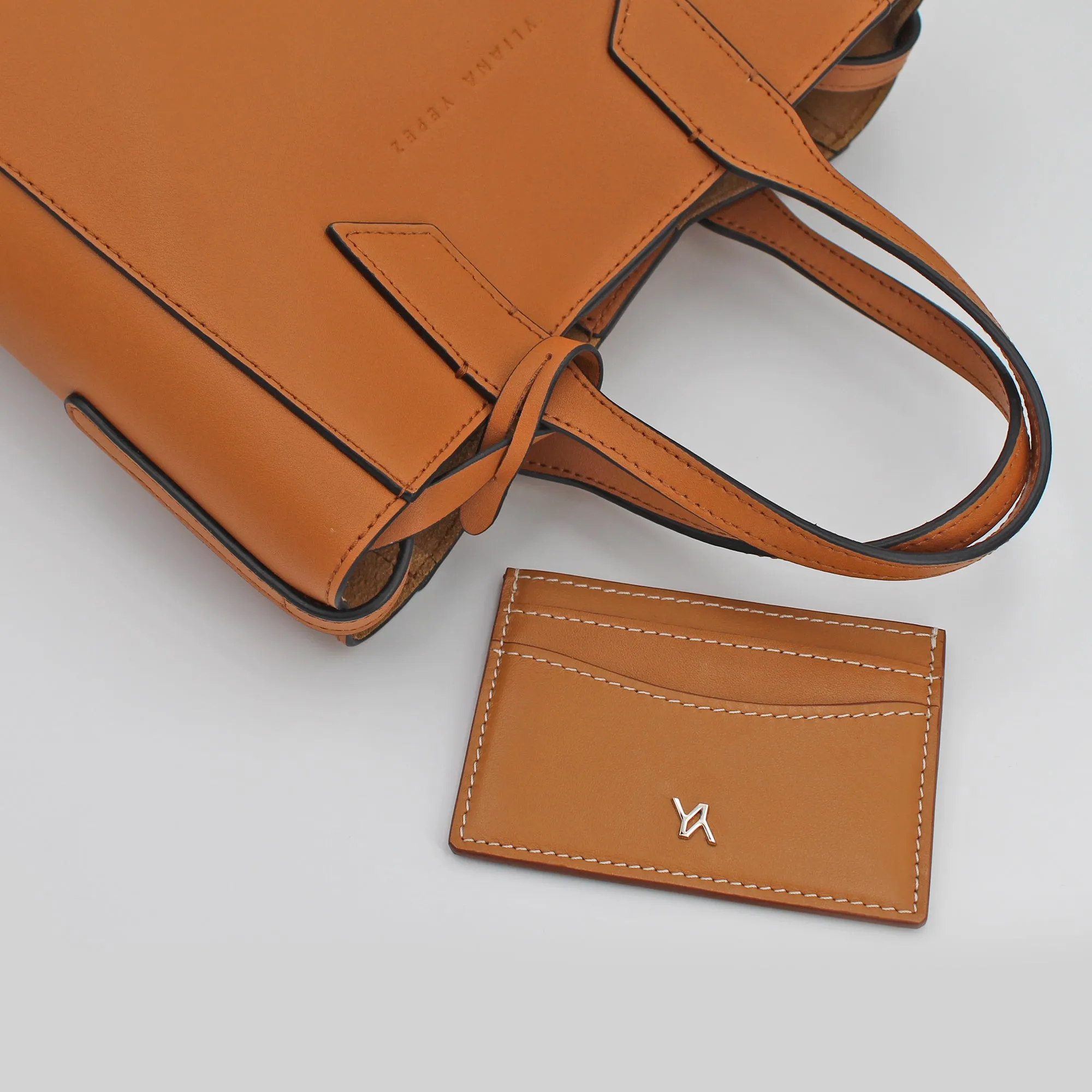 Card case camel