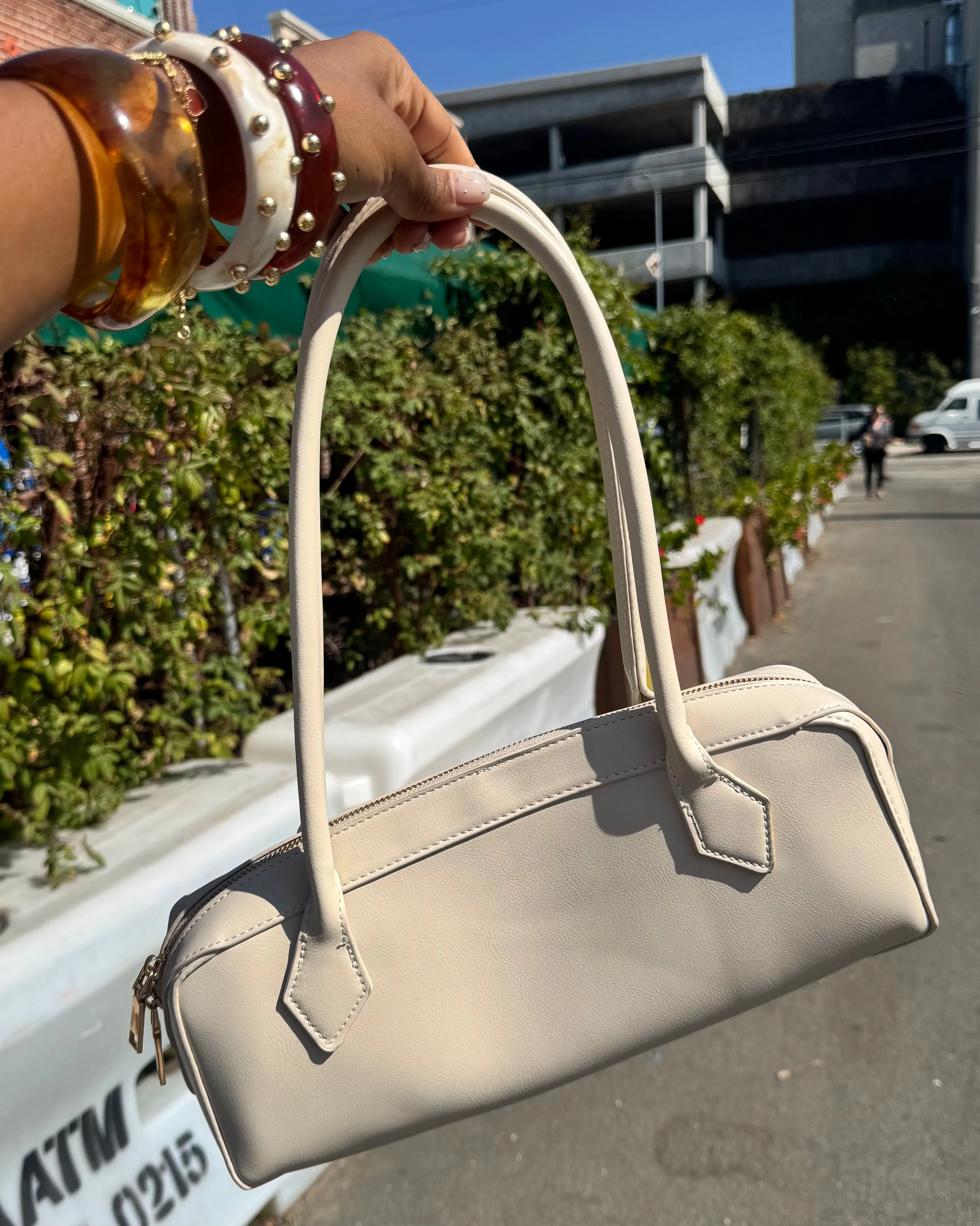 East - West : Bag
