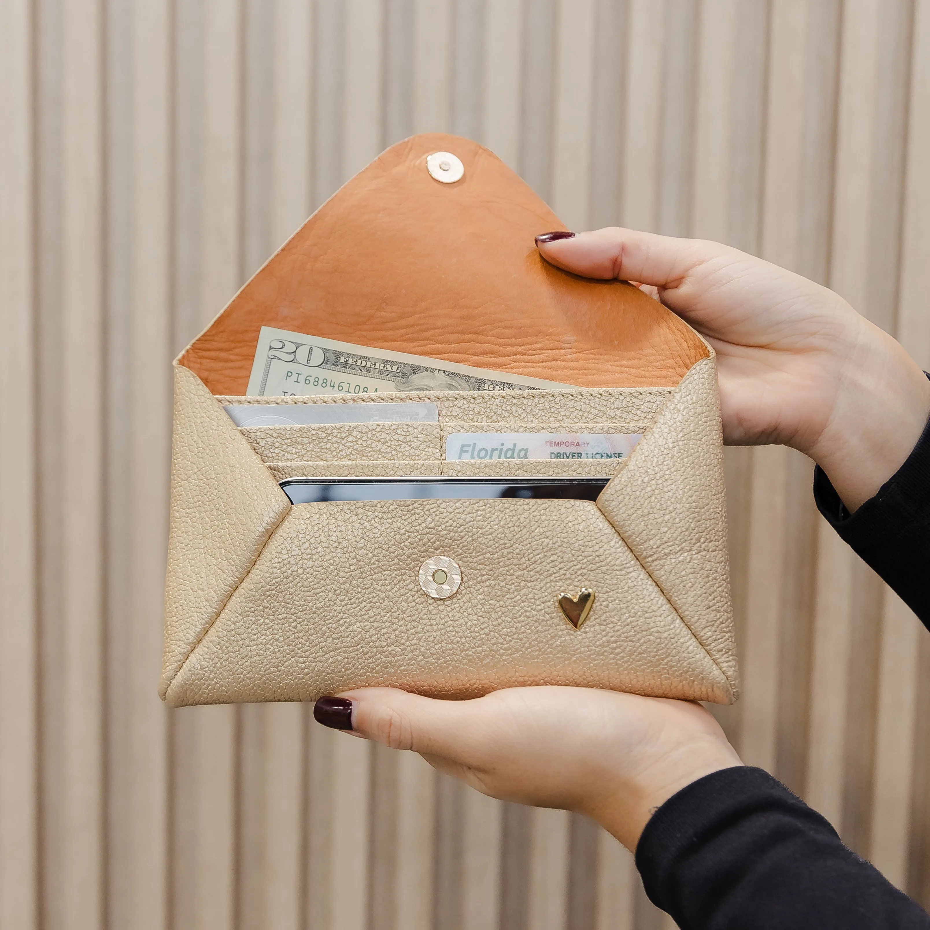 Envelope Chain Wallet - Gold