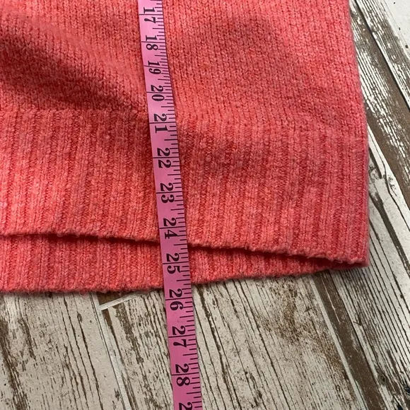 FREE PEOPLE v-neck sweater in pink! 💖Like NEW, runs roomy!!!💖EUC
