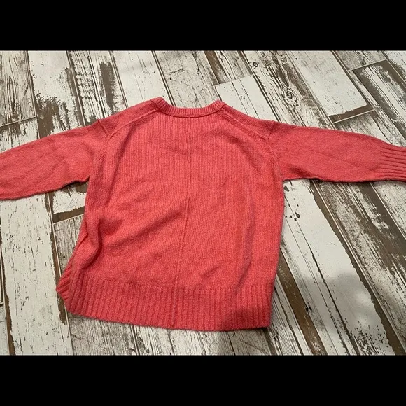FREE PEOPLE v-neck sweater in pink! 💖Like NEW, runs roomy!!!💖EUC