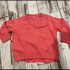 FREE PEOPLE v-neck sweater in pink! 💖Like NEW, runs roomy!!!💖EUC