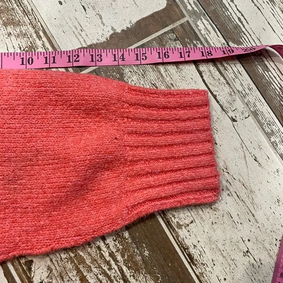 FREE PEOPLE v-neck sweater in pink! 💖Like NEW, runs roomy!!!💖EUC