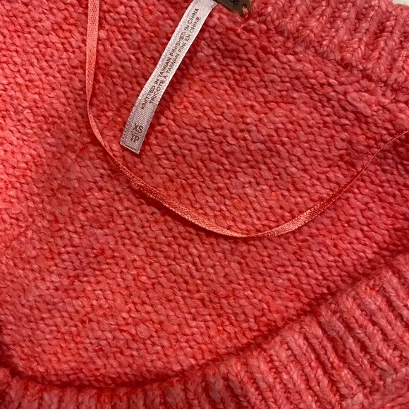 FREE PEOPLE v-neck sweater in pink! 💖Like NEW, runs roomy!!!💖EUC