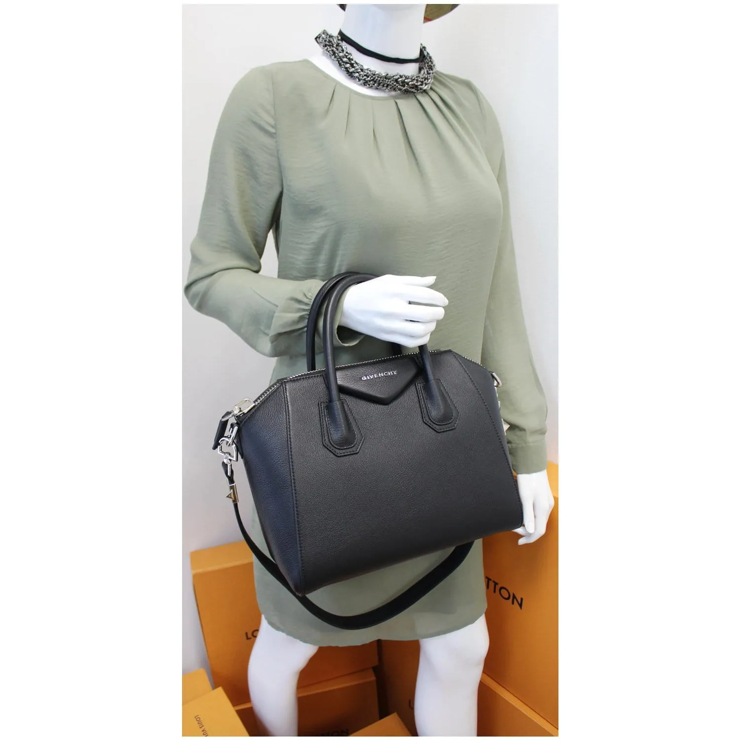 GIVENCHY Antigona Small Leather Shoulder Bag Black