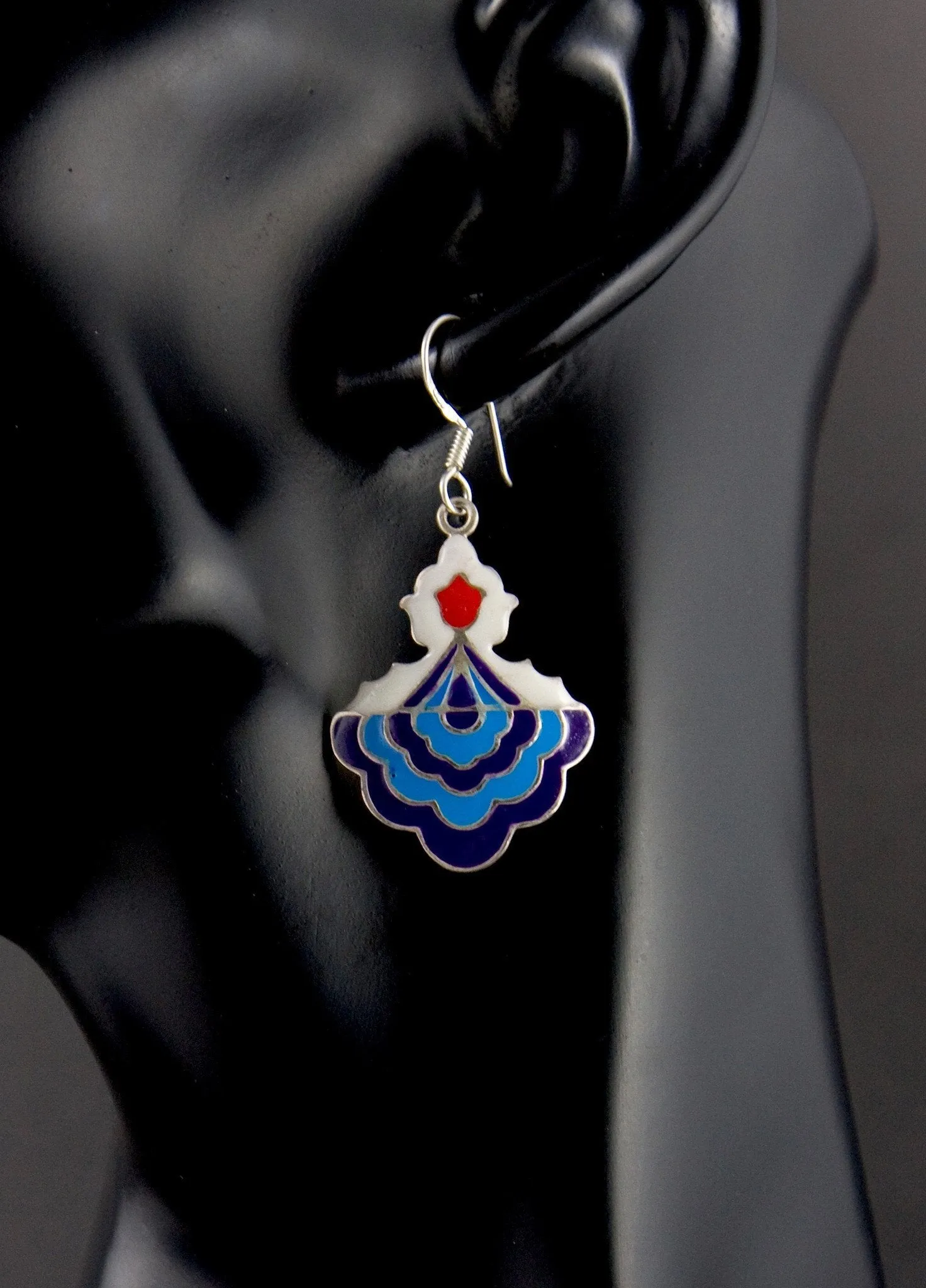 Graceful, Mughal motif scallop enamel earrings