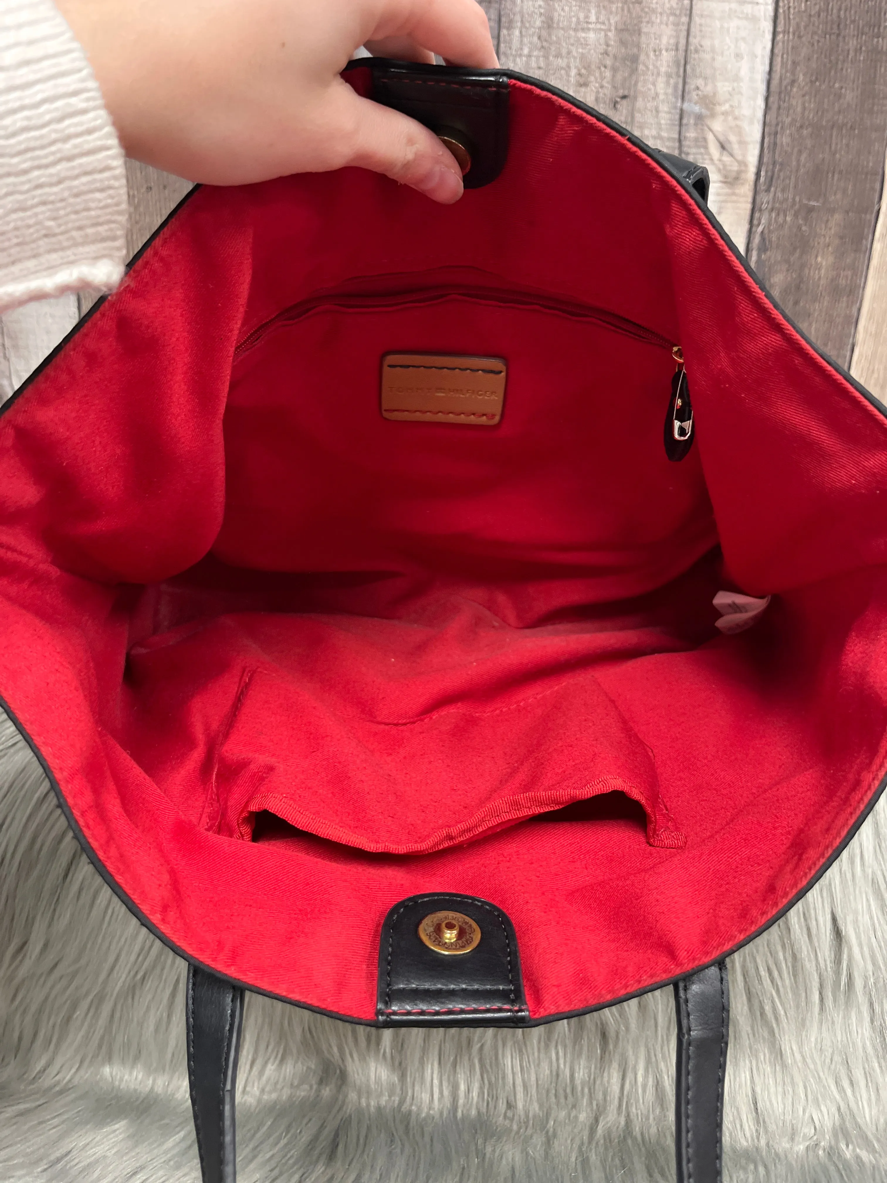 Handbag By Tommy Hilfiger, Size: Medium