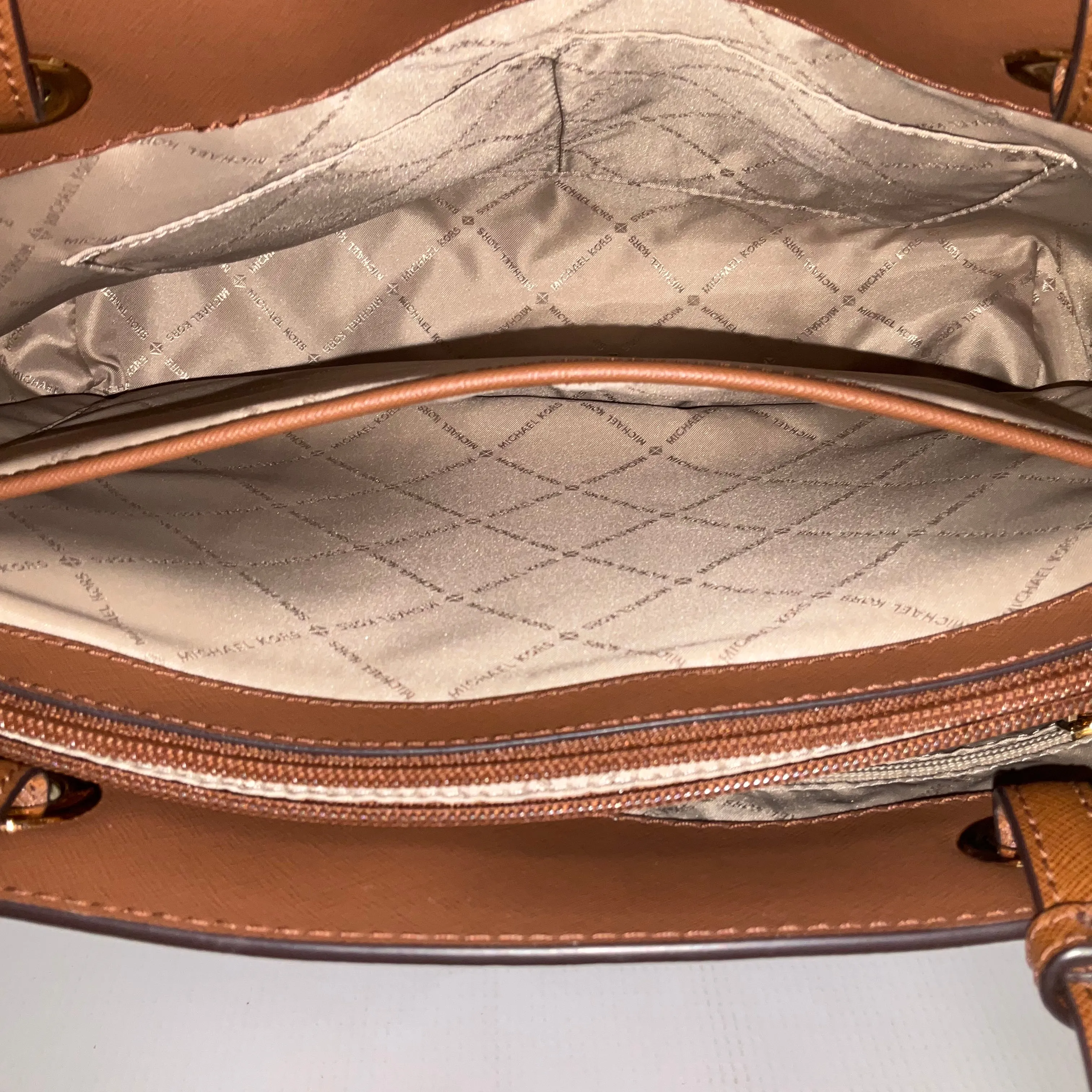 Handbag Designer By Michael Kors  Size: Large