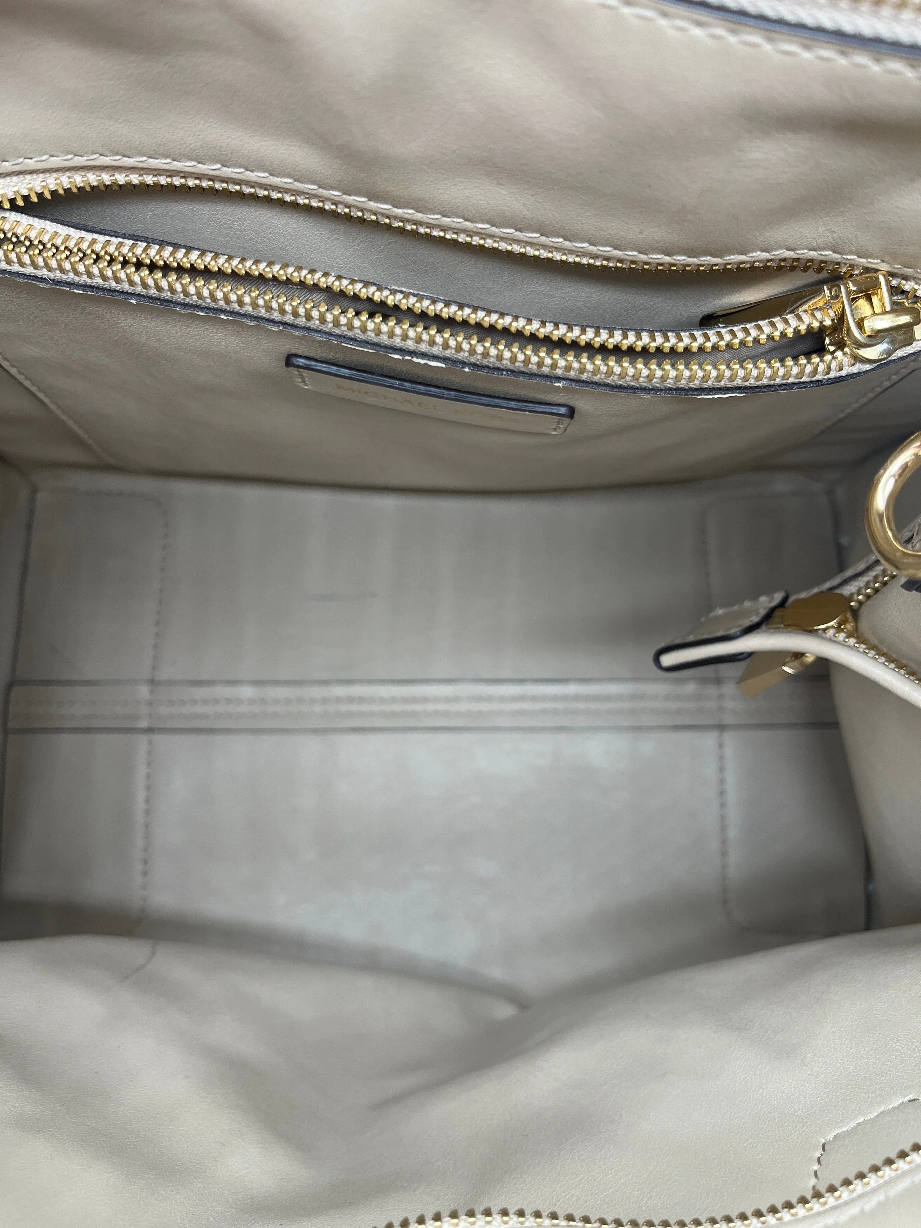 Handbag Designer By Michael Kors, Size: Medium