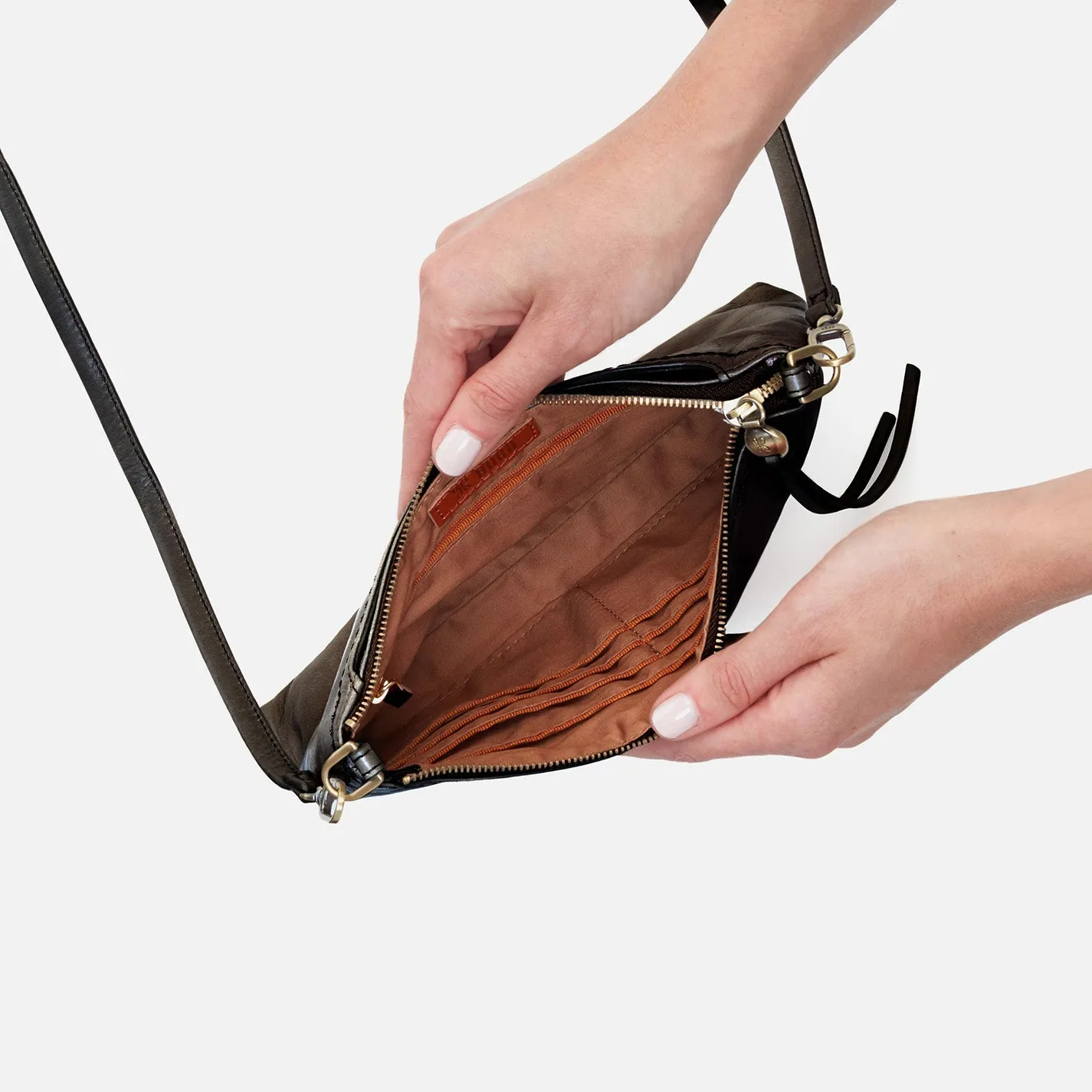 Hobo Darcy Crossbody - Black