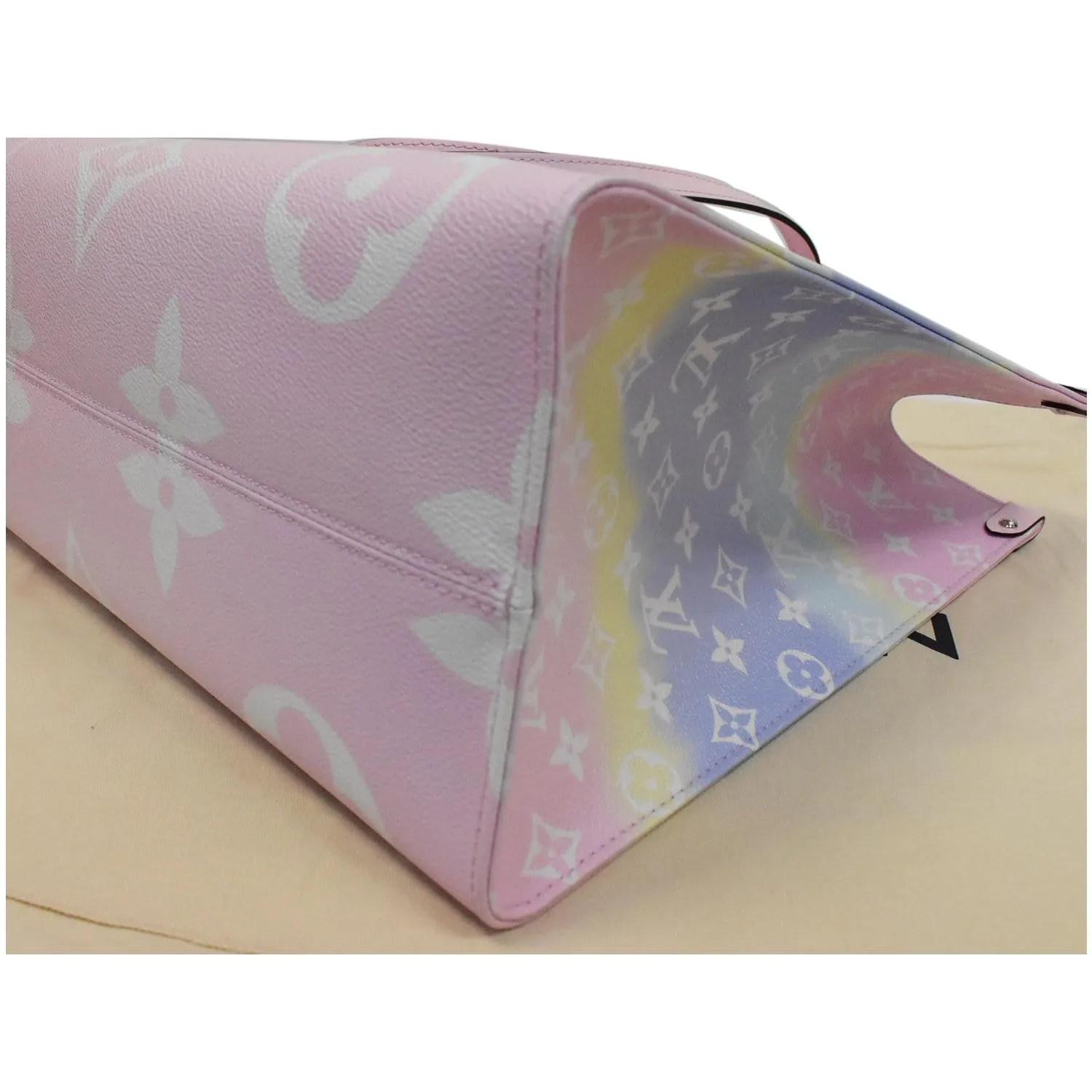 LOUIS VUITTON Escale Onthego GM Monogram Shoulder Bag Pastel
