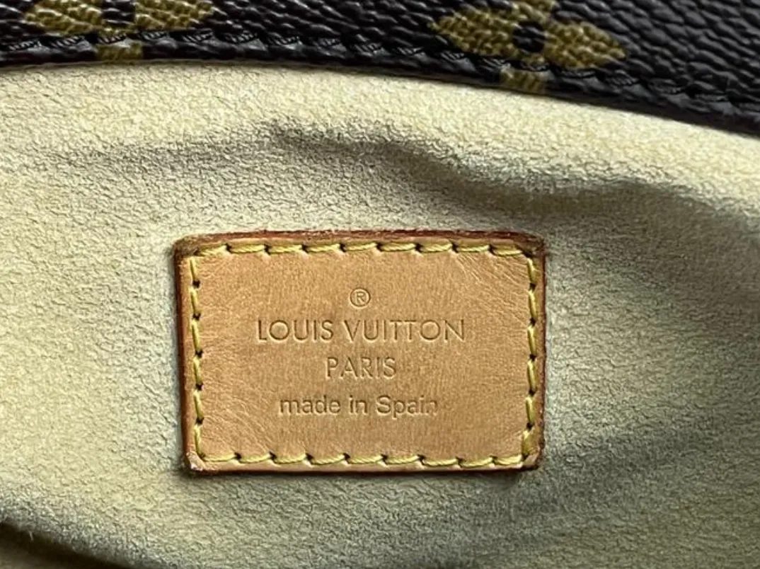 Louis Vuitton Monogram Artsy MM