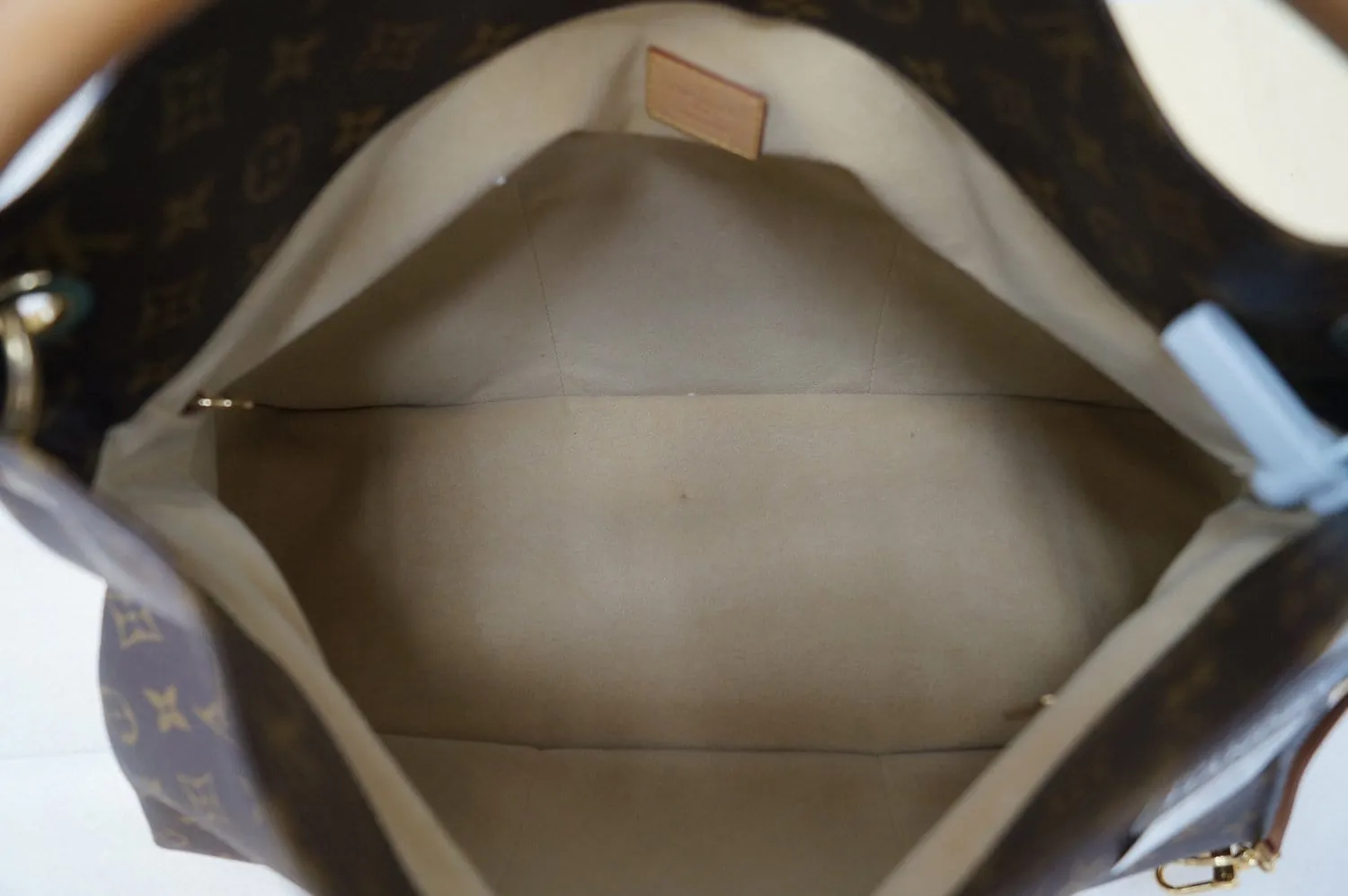 LOUIS VUITTON Monogram Canvas Artsy MM Hobo Shoulder Bag