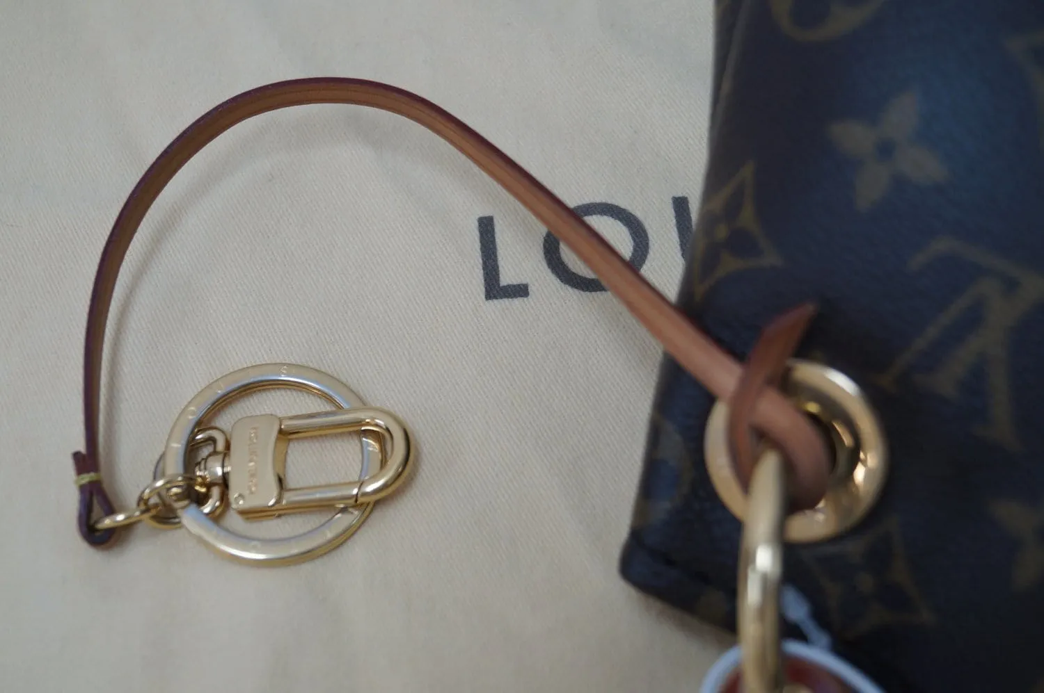 LOUIS VUITTON Monogram Canvas Artsy MM Hobo Shoulder Bag