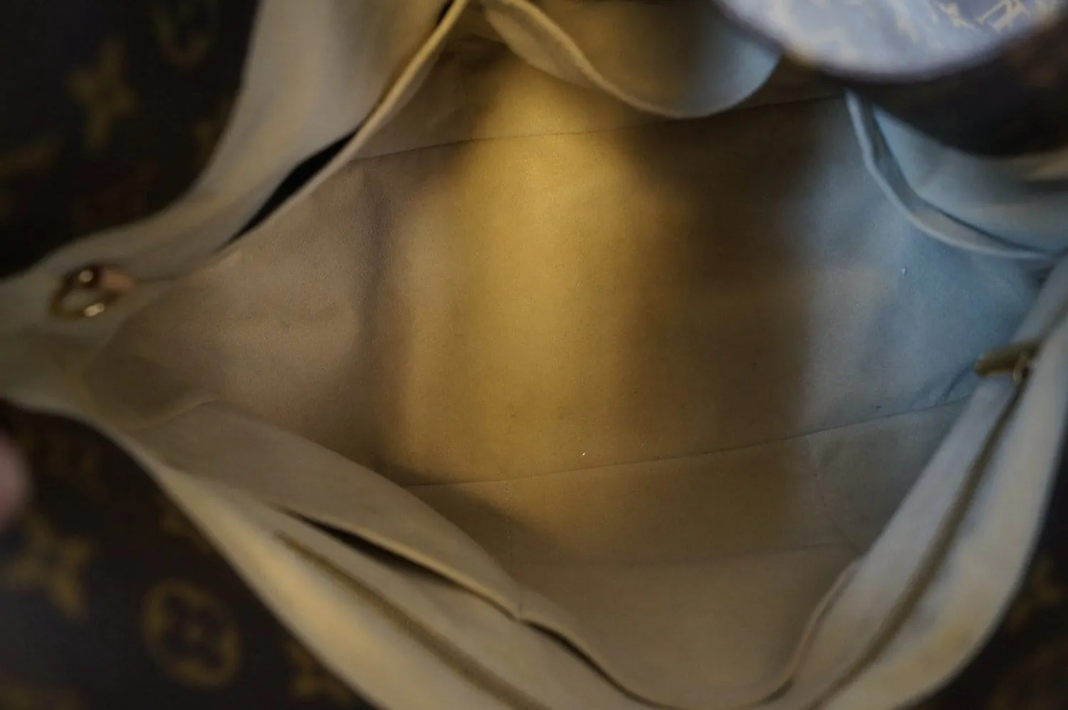 LOUIS VUITTON Monogram Canvas Artsy MM Shoulder Bag