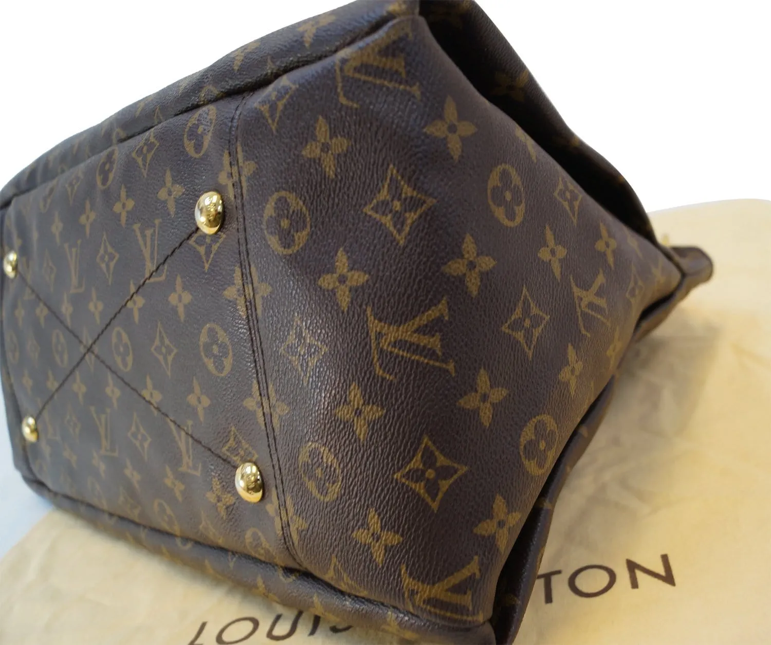 LOUIS VUITTON Monogram Canvas Artsy MM Shoulder Bag