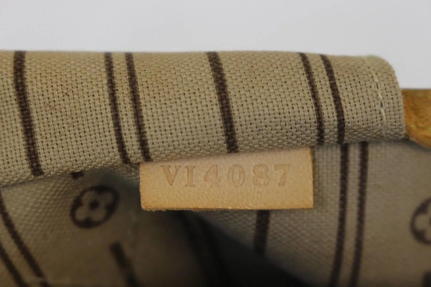 LOUIS VUITTON Monogram Canvas Neverfull MM Tote Bag