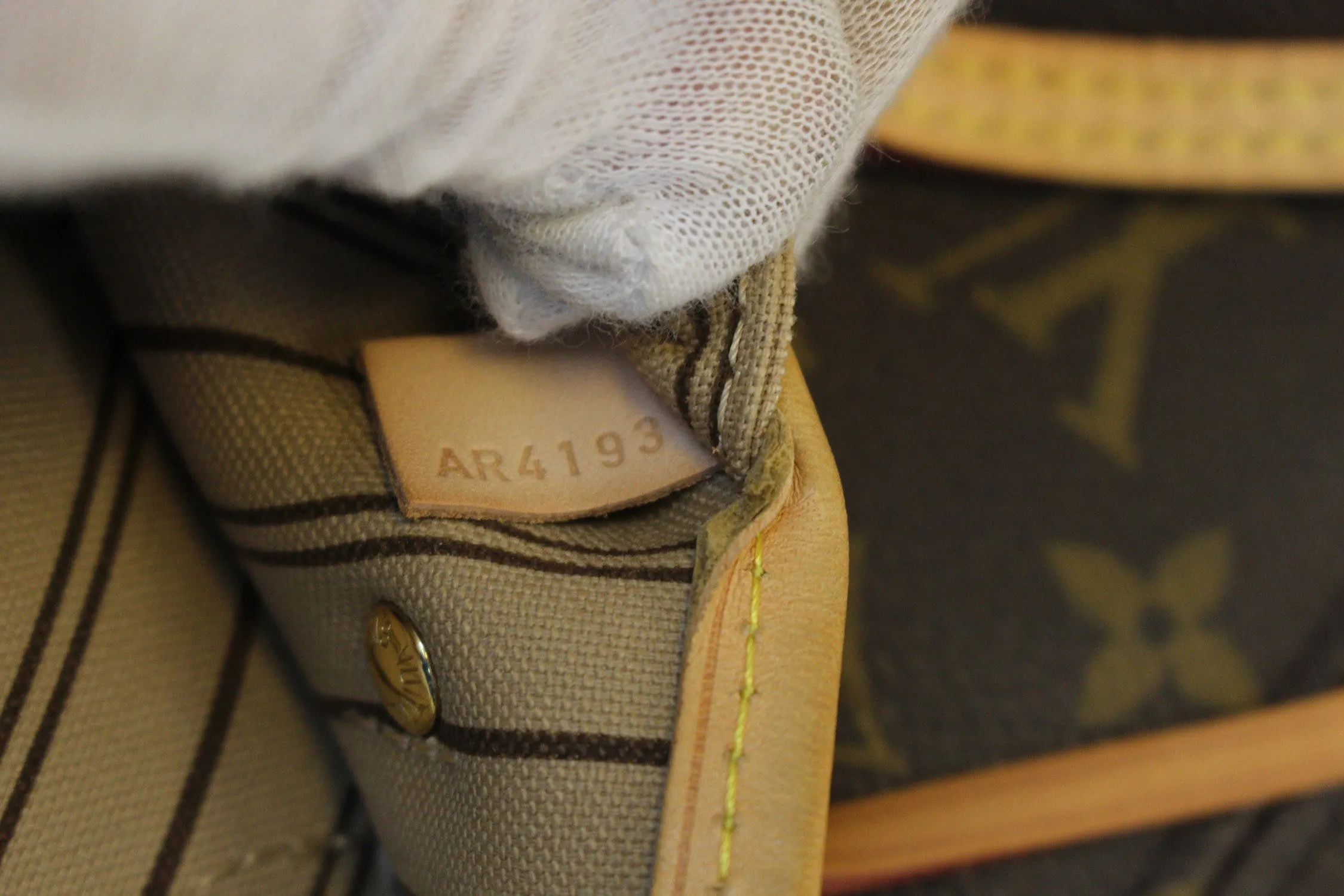 LOUIS VUITTON Monogram Canvas Neverfull PM Tote Shoulder Bag