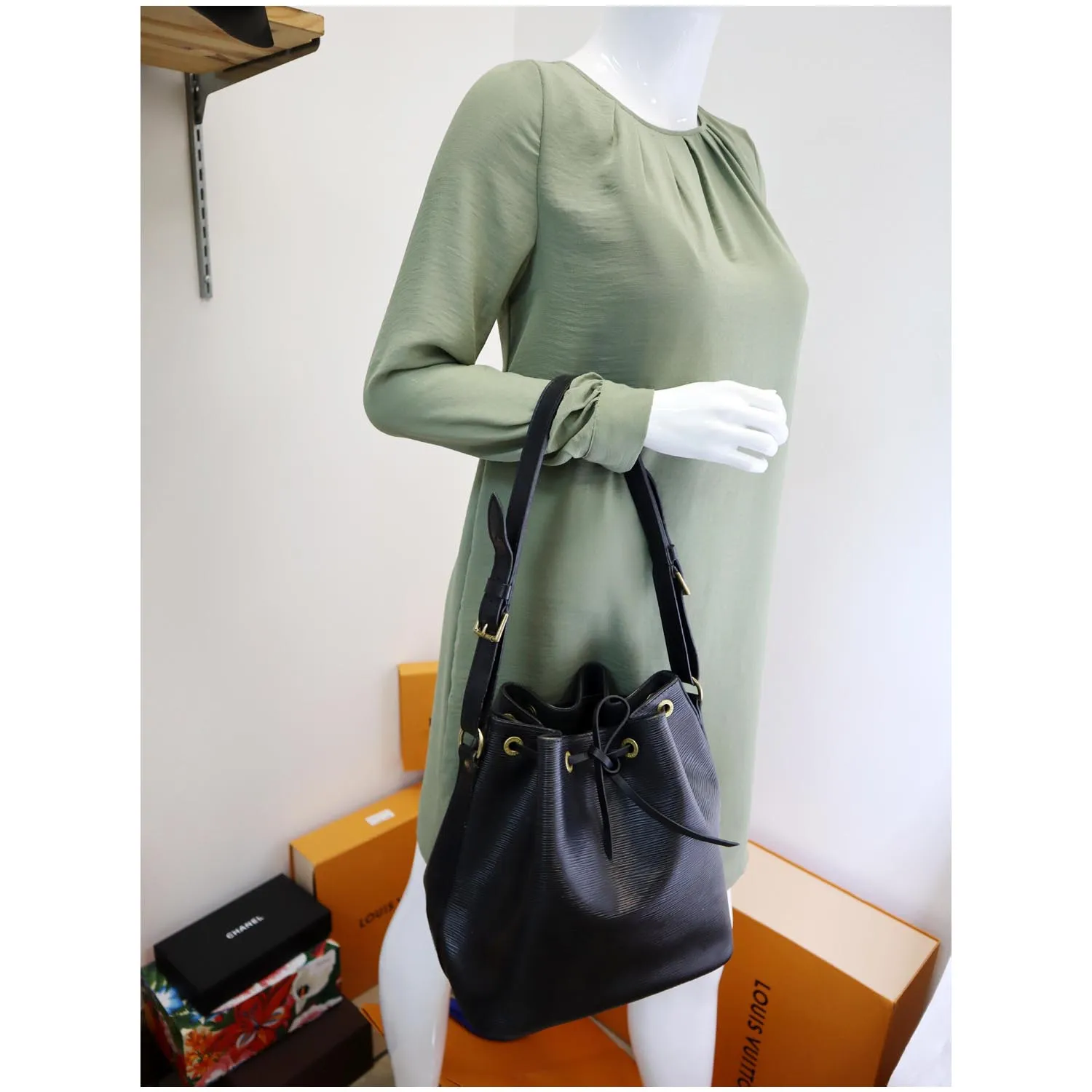 LOUIS VUITTON Petit Noe Epi Leather Shoulder Bag Black