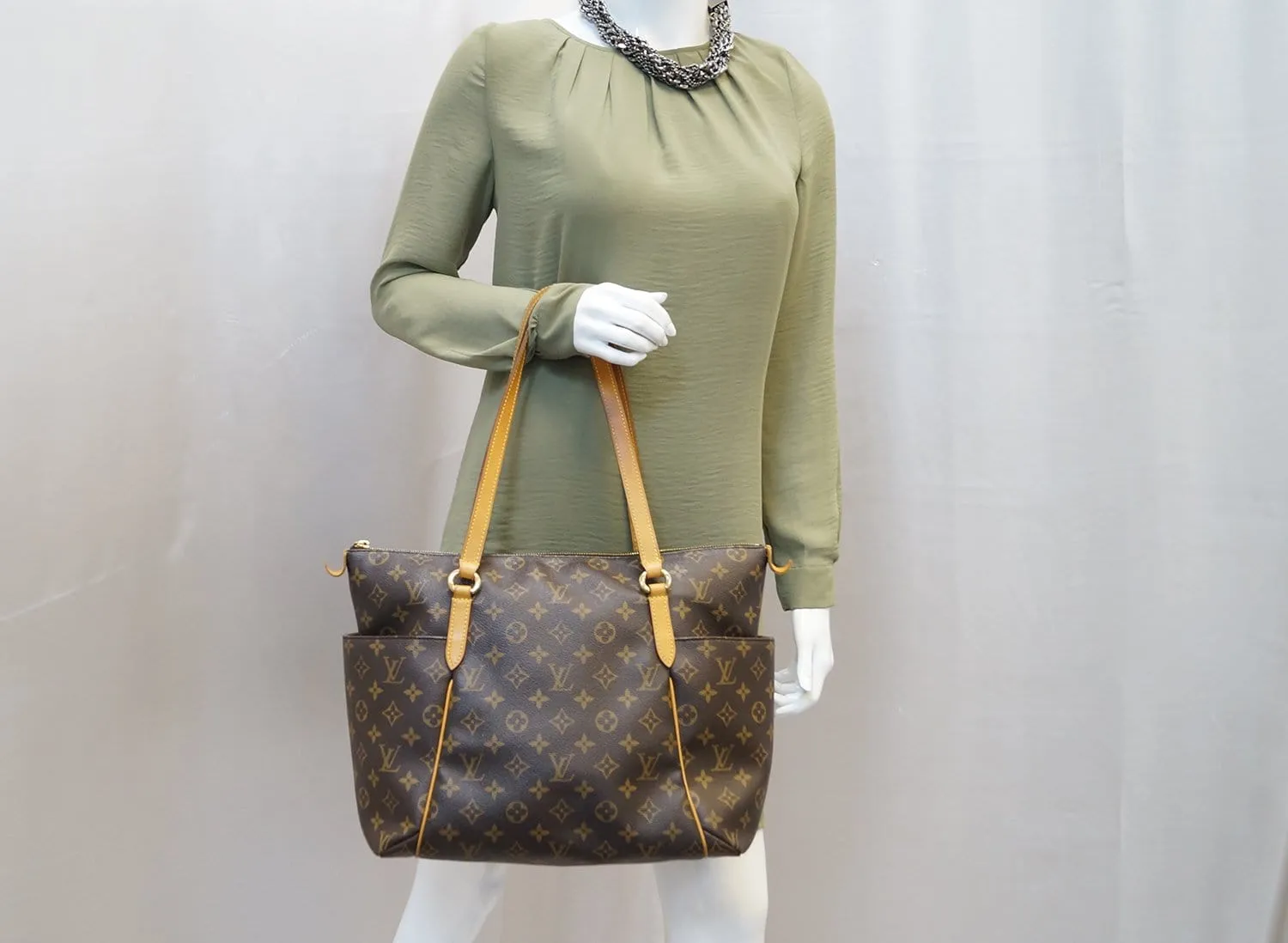LOUIS VUITTON Totally GM Monogram Canvas Tote Shoulder Bag