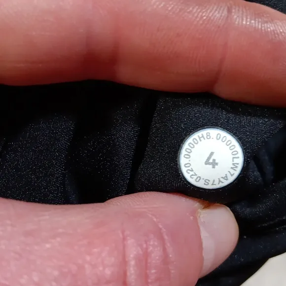 Lululemon fast and free short black athletic running shorts Women's sz 4