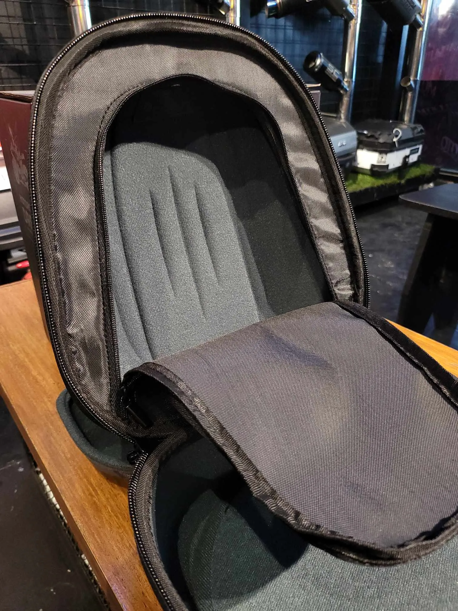 MOTOCENTRIC TANK BAG (CARBON)
