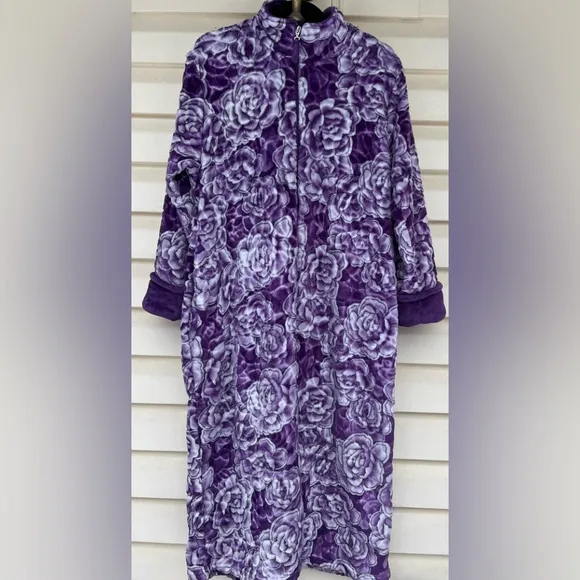 Oscar de la Renta violet/white plush robe, full front zipper, side pockets, XL