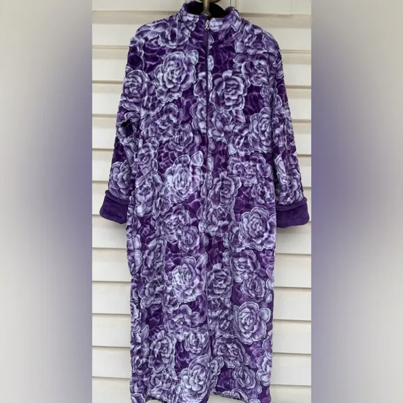 Oscar de la Renta violet/white plush robe, full front zipper, side pockets, XL