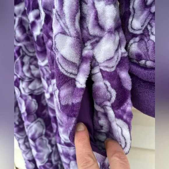 Oscar de la Renta violet/white plush robe, full front zipper, side pockets, XL