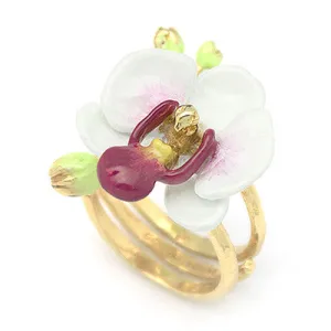 Phalaen White Ring