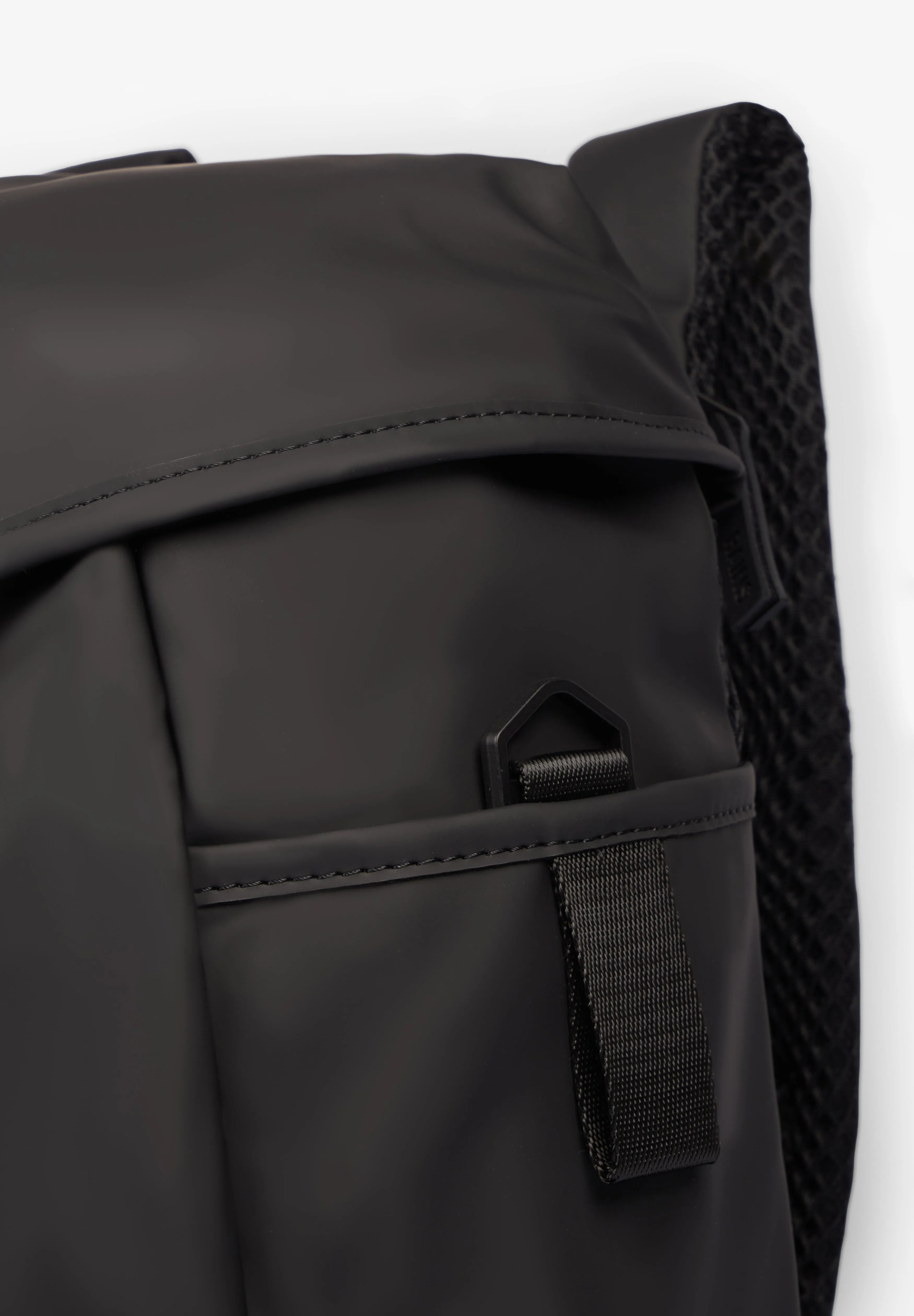 RAINS | VALERA BUCKET BACKPACK W3