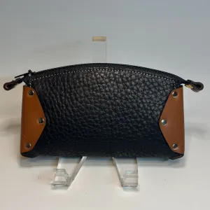 SMALL BLACK AND TAN LEATHER CARRY ALL ZIPPER POUCH IIW101