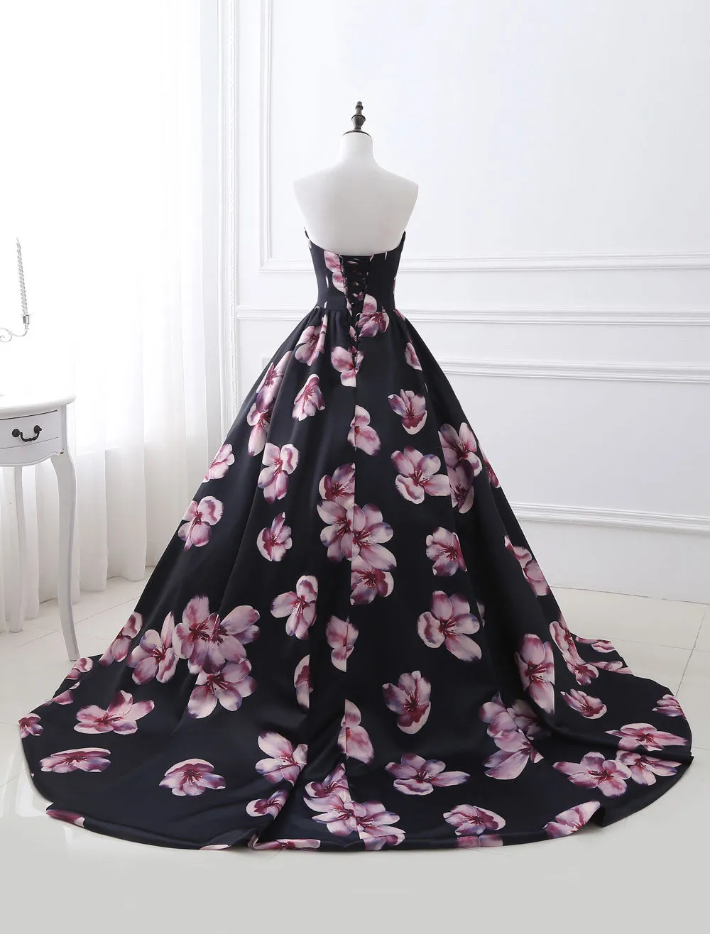 Stunning Floral Pageant Dress Black Sweatheart Strapless Long evening dress Boned Printed Chapel Train Occasion Dress