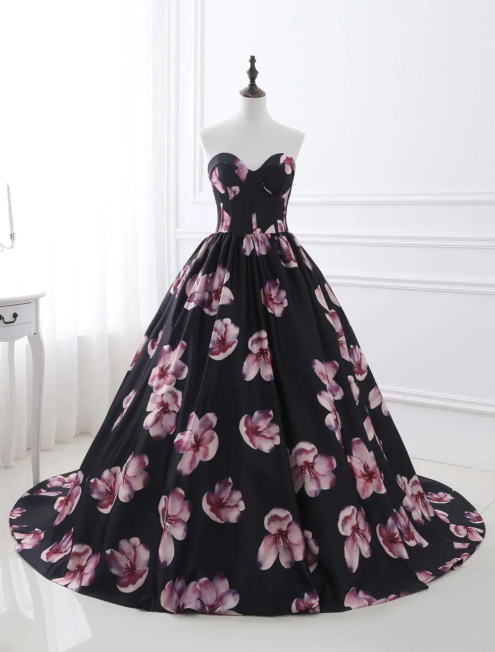 Stunning Floral Pageant Dress Black Sweatheart Strapless Long evening dress Boned Printed Chapel Train Occasion Dress