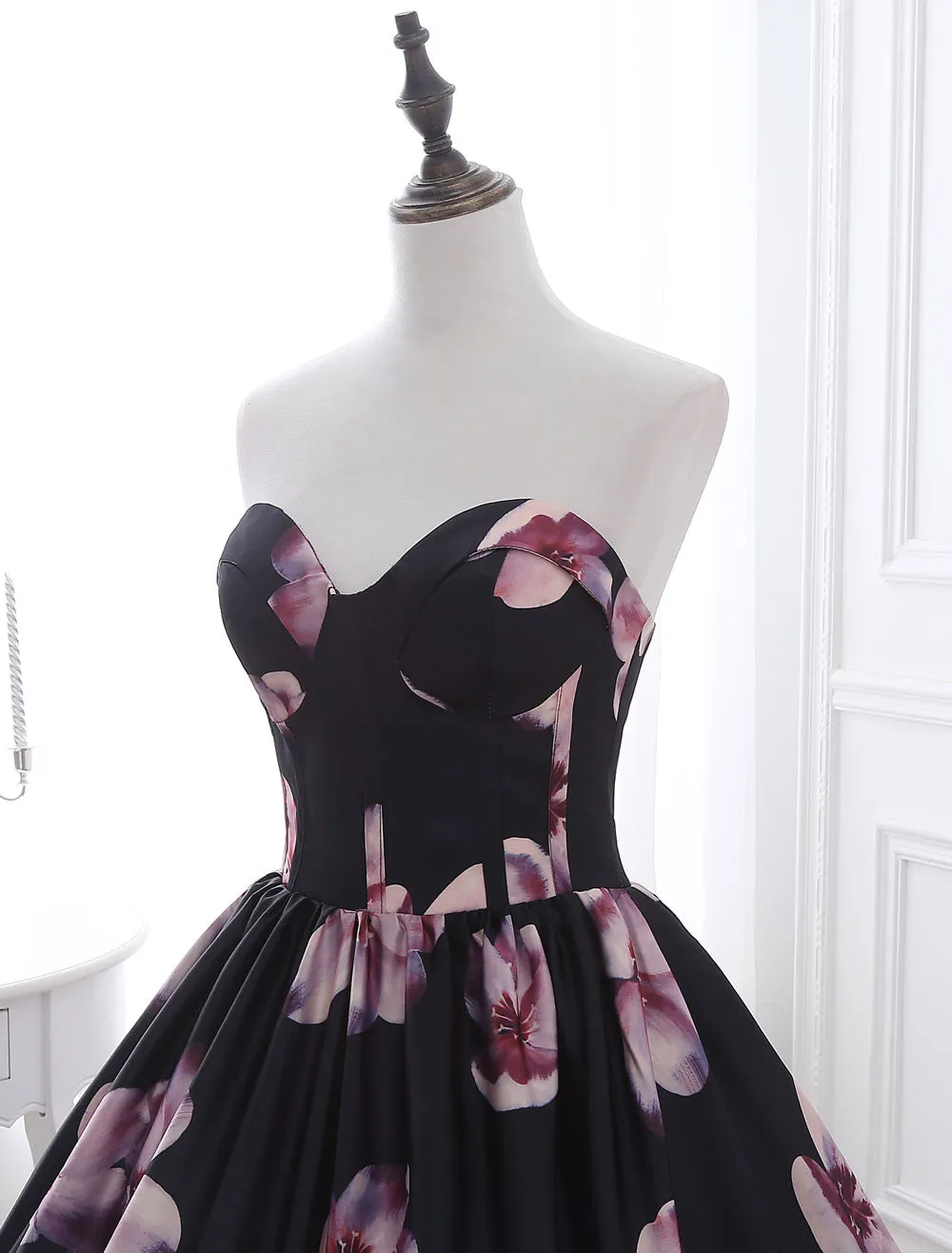 Stunning Floral Pageant Dress Black Sweatheart Strapless Long evening dress Boned Printed Chapel Train Occasion Dress