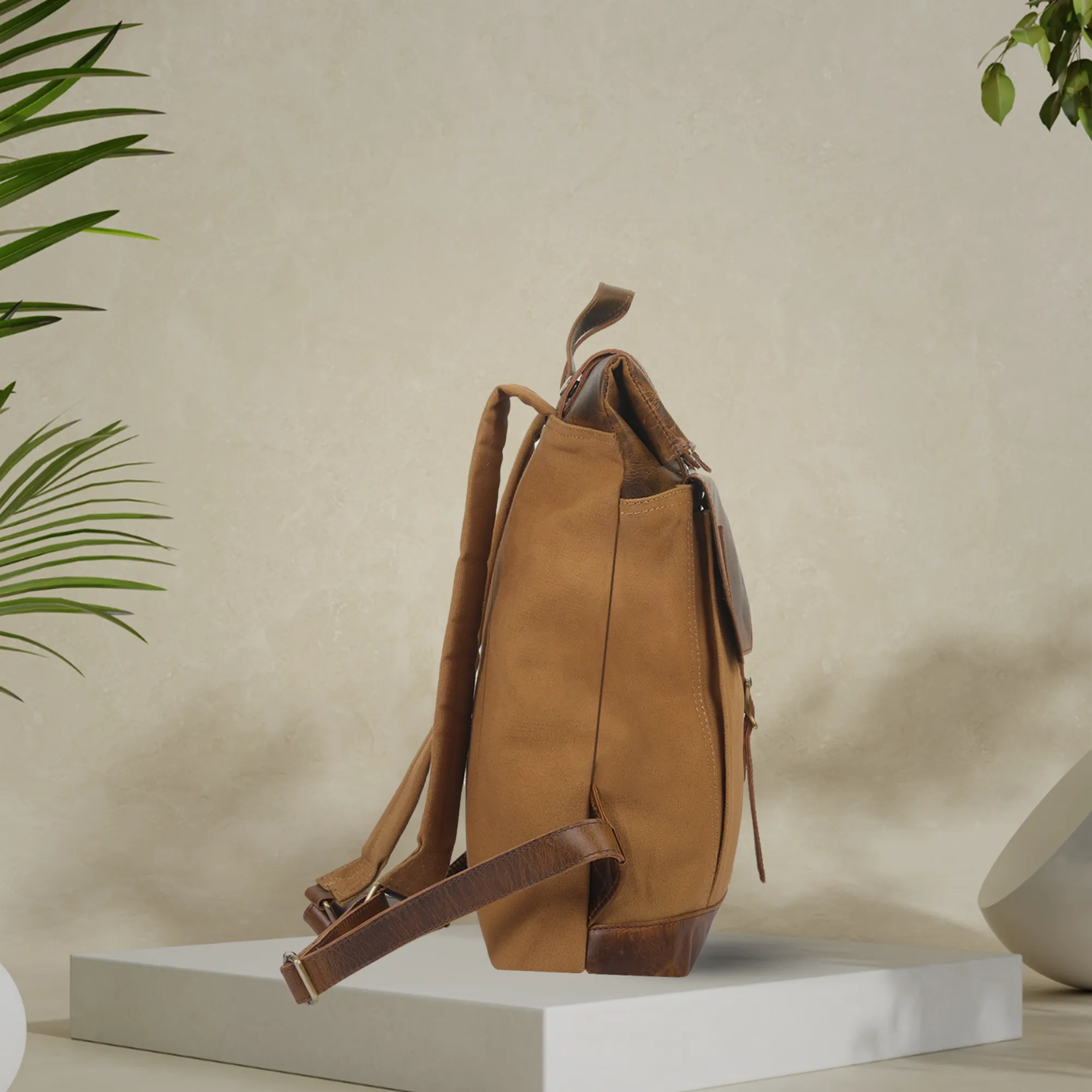 Stylish Hunter Leather & Waxed Canvas Backpack: Elevate Your Journey