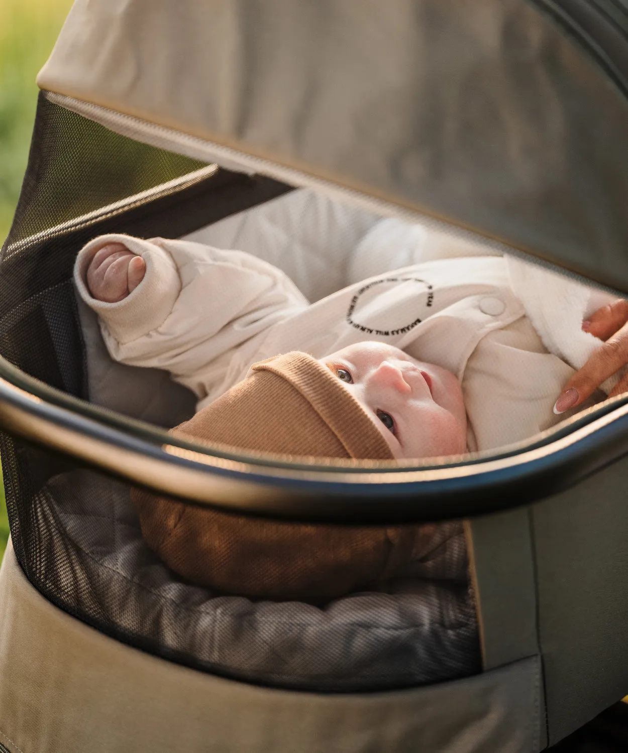 Venicci Tinum Edge bundle with Tiago iSize Car Seat & Base - Moss