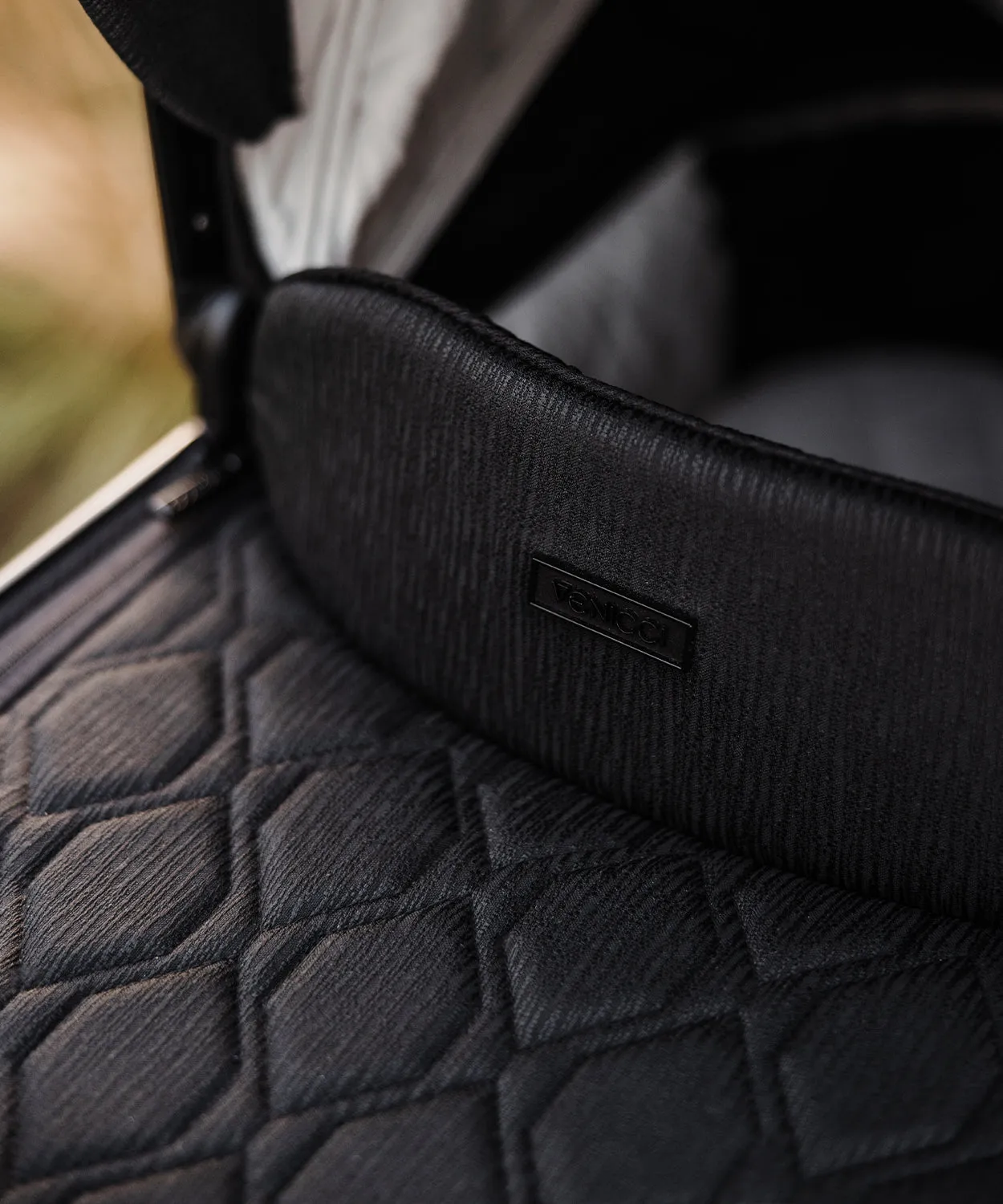 Venicci Tinum Edge bundle with Tiago iSize Car Seat & Base  - Raven SE