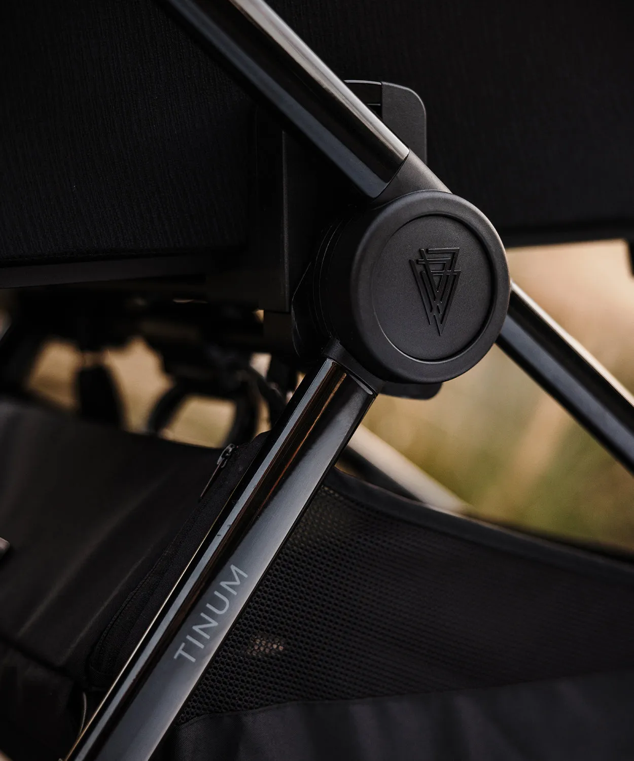 Venicci Tinum Edge bundle with Tiago iSize Car Seat & Base  - Raven SE