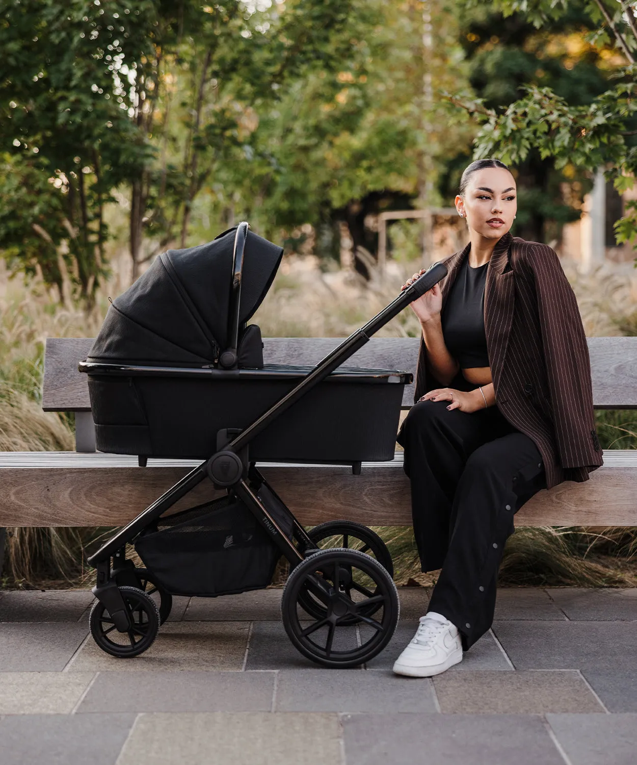Venicci Tinum Edge bundle with Tiago iSize Car Seat & Base  - Raven SE
