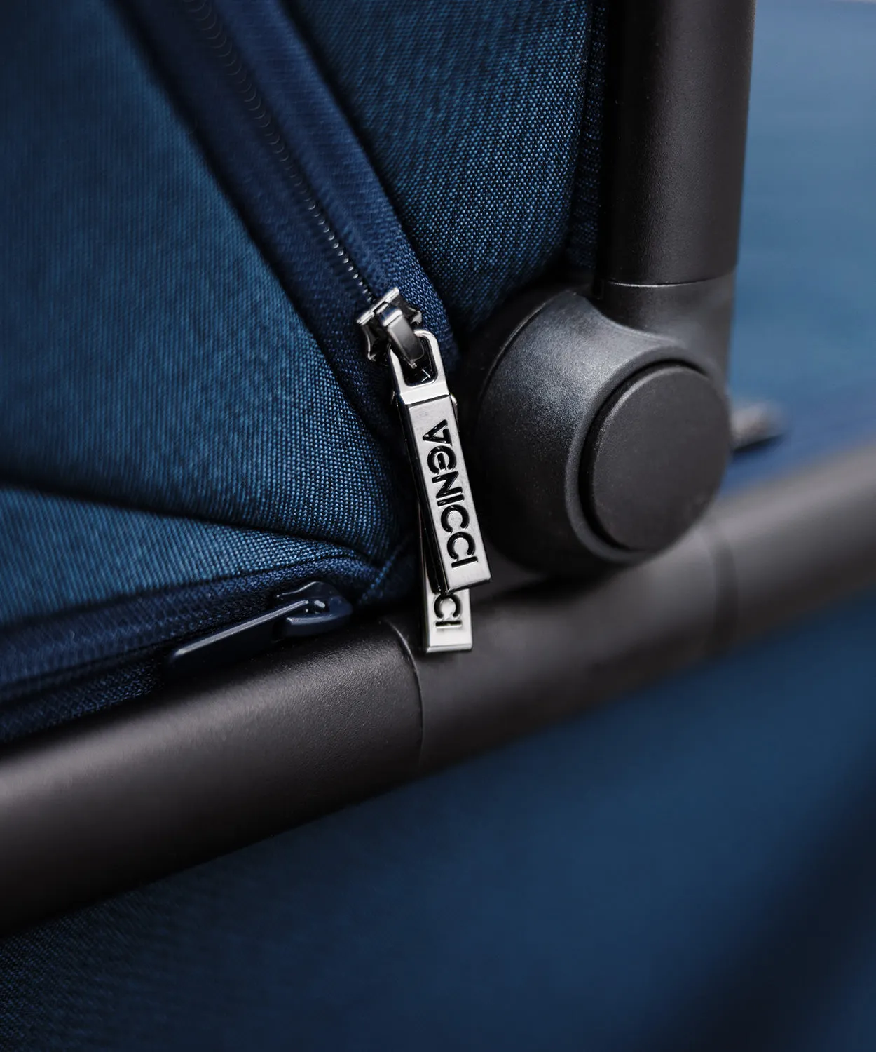 Venicci Tinum Edge bundle with Tiago iSize Car Seat - Ocean