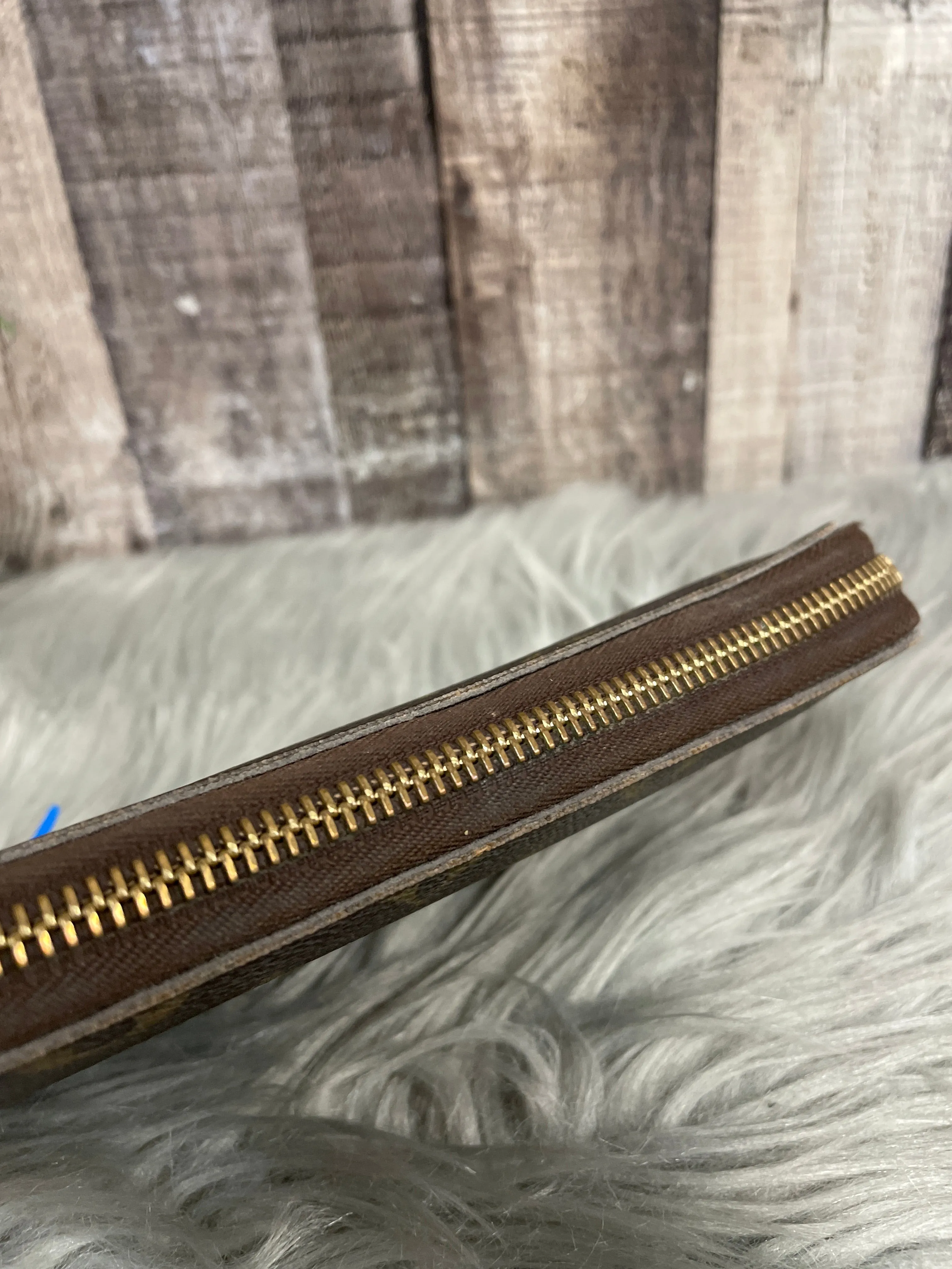Wallet Luxury Designer By Louis Vuitton  Size: Large