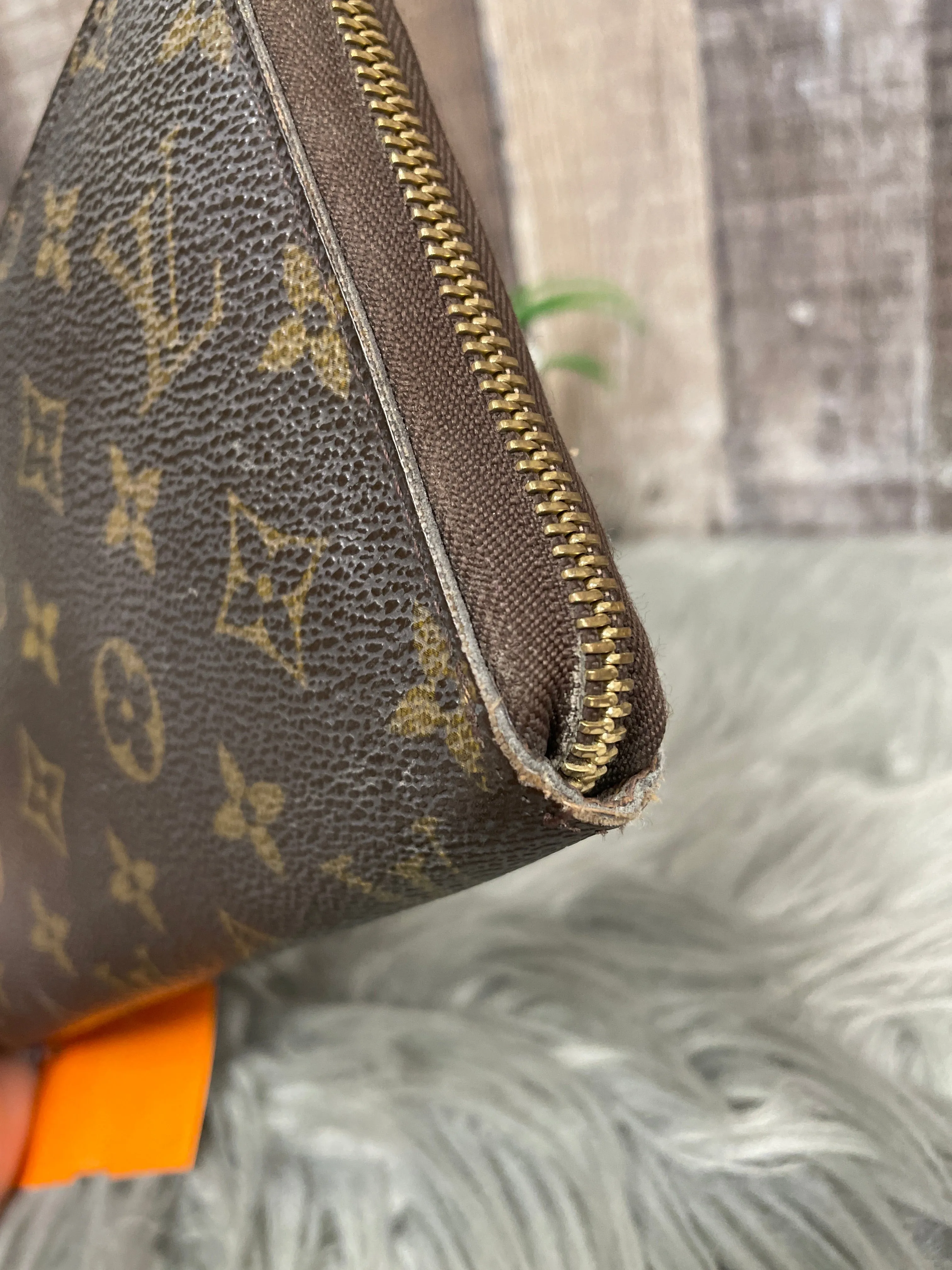 Wallet Luxury Designer By Louis Vuitton  Size: Large
