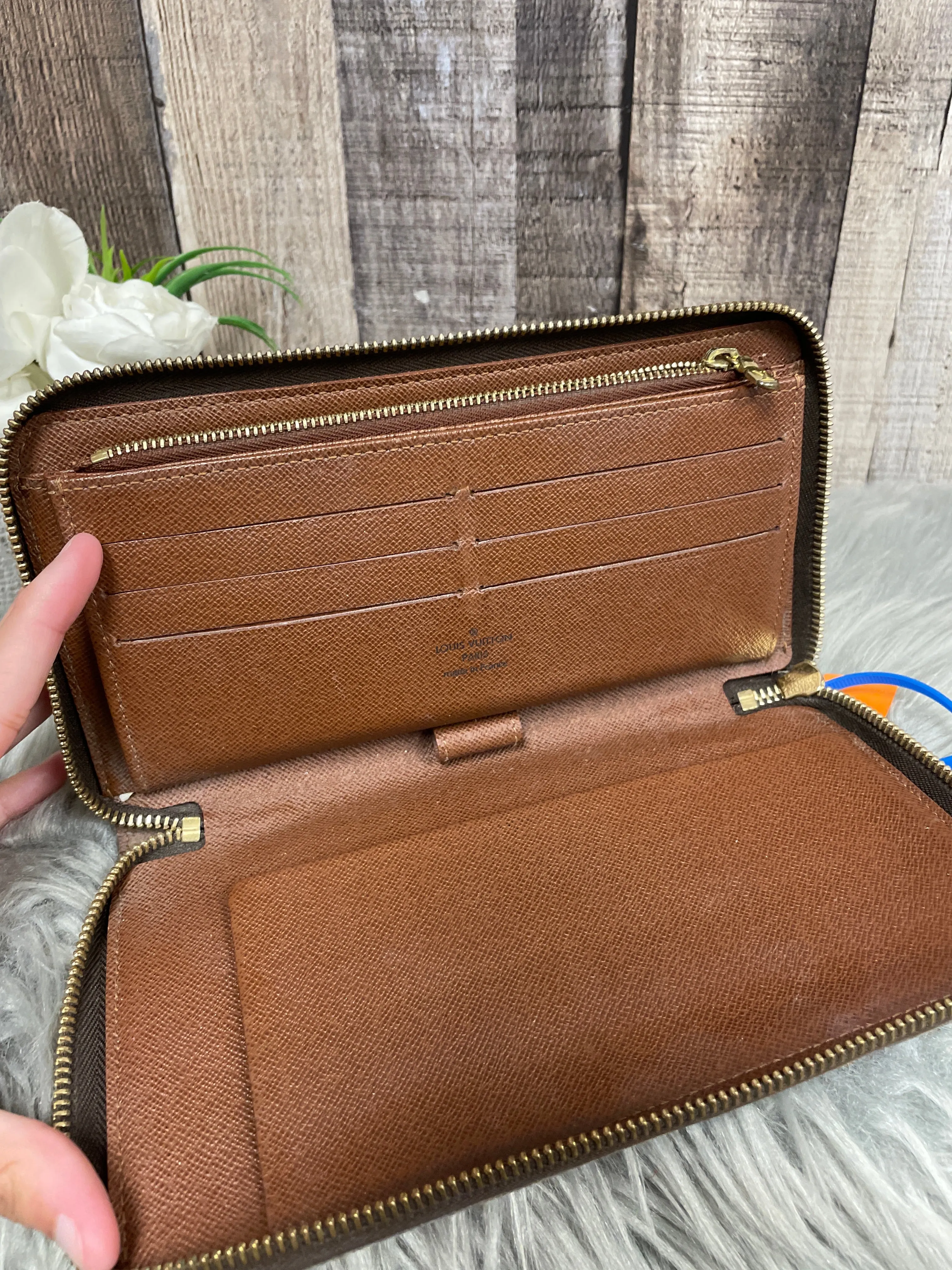 Wallet Luxury Designer By Louis Vuitton  Size: Large