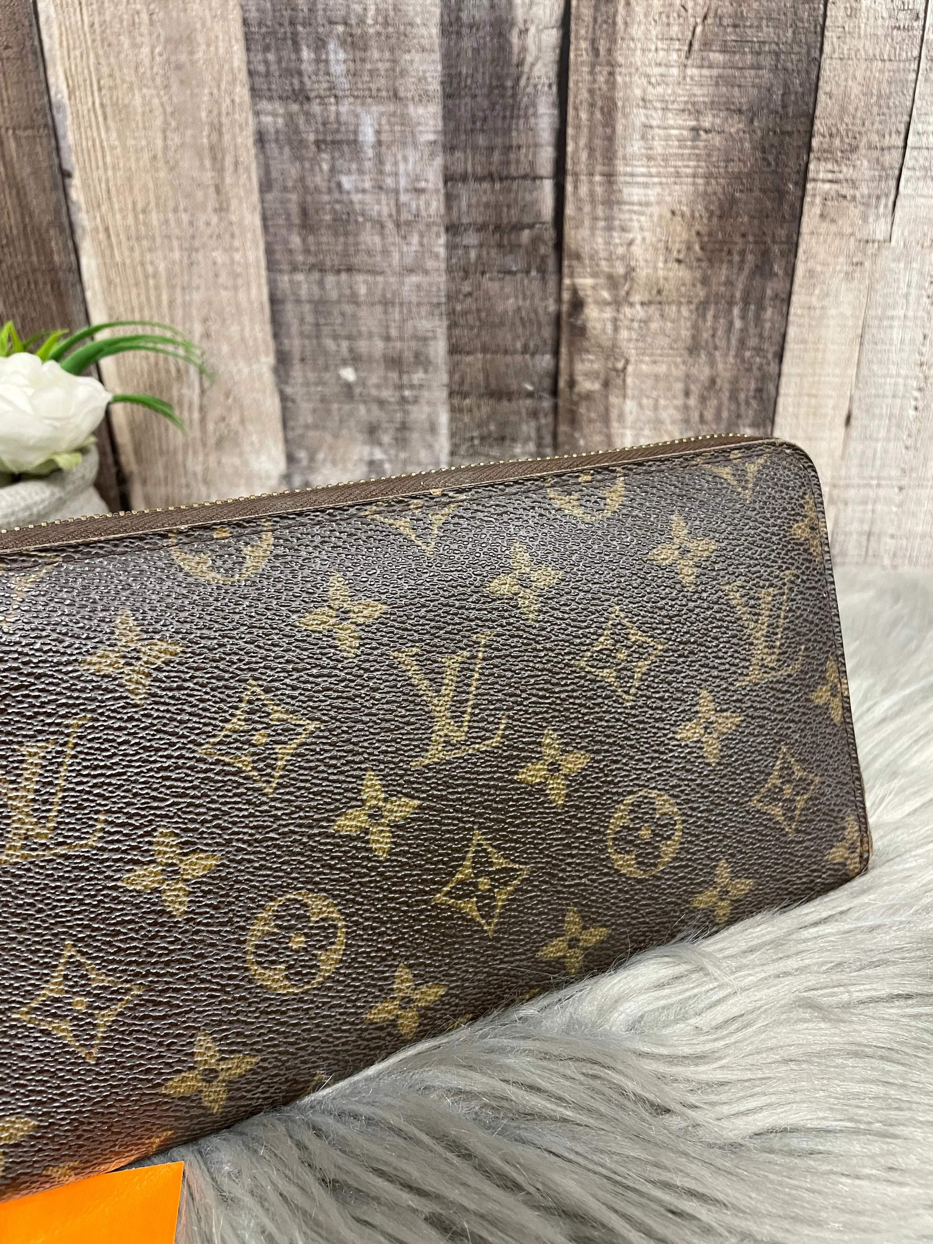 Wallet Luxury Designer By Louis Vuitton  Size: Large